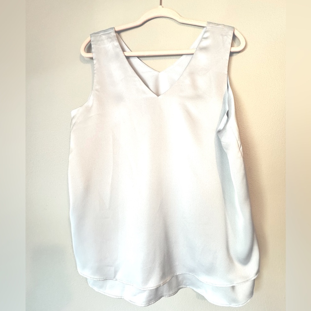 Ann‎ Taylor Factory Silky V-Neck Sleeveless Top